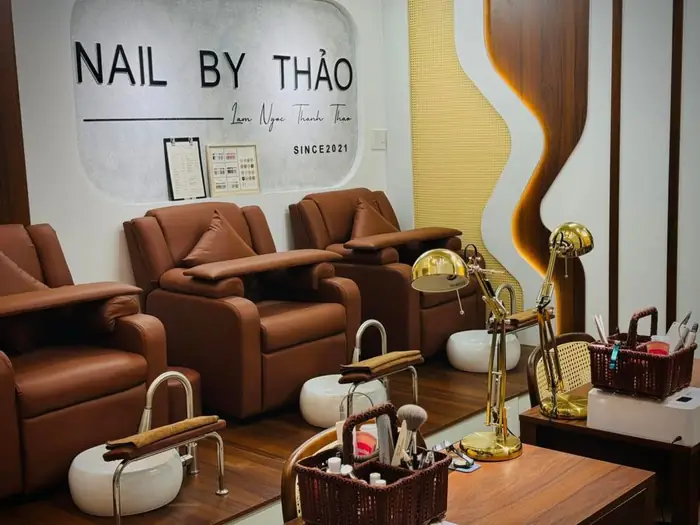 Bảng hiệu Nail By Thảo và khu ghế massage