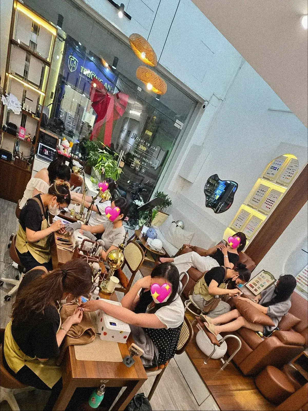 Không gian làm việc nhộn nhịp tại NAIL BY THẢO Đồng Đen, Tân Bình