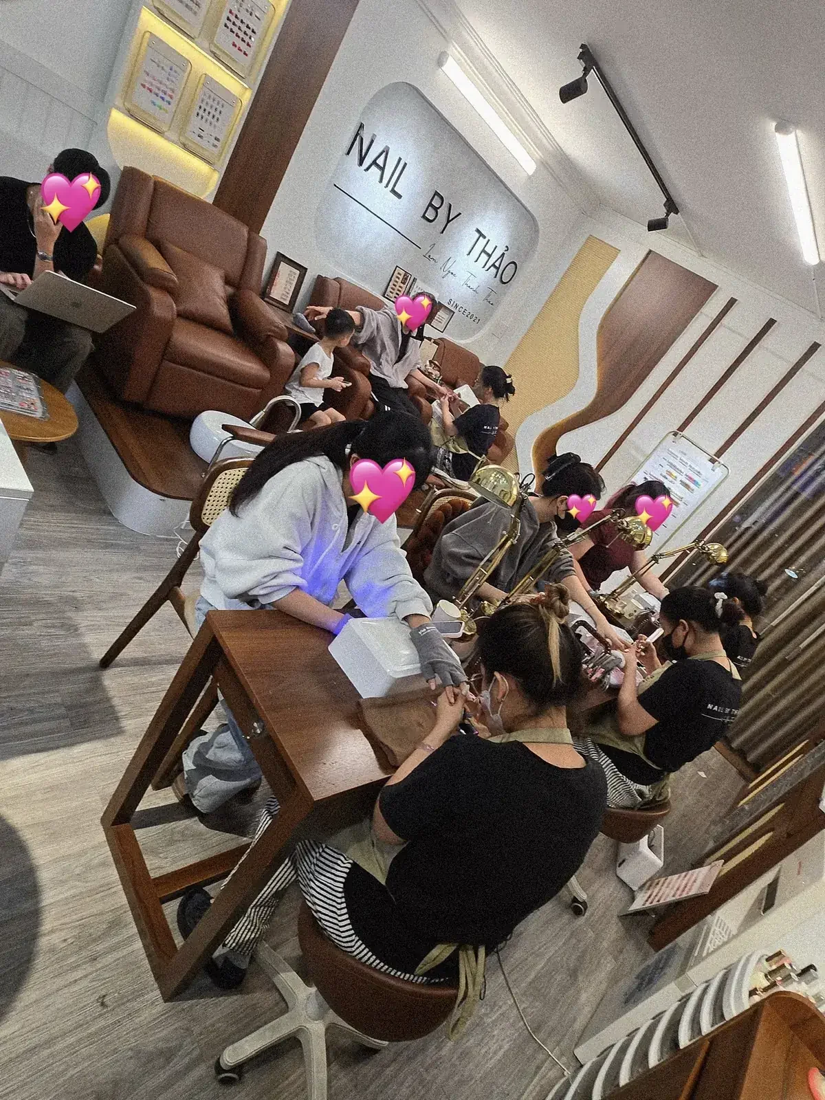 Toàn cảnh khu vực dưới bảng hiệu chính NAIL BY THẢO Đồng Đen, Tân Bình