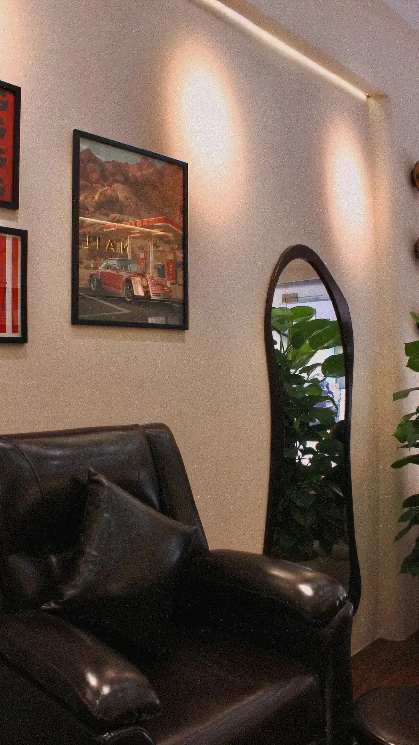 Tranh treo tường phong cách xe cổ điển trang trí tiệm NAIL BY THẢO Gò Dầu, Tân Phú