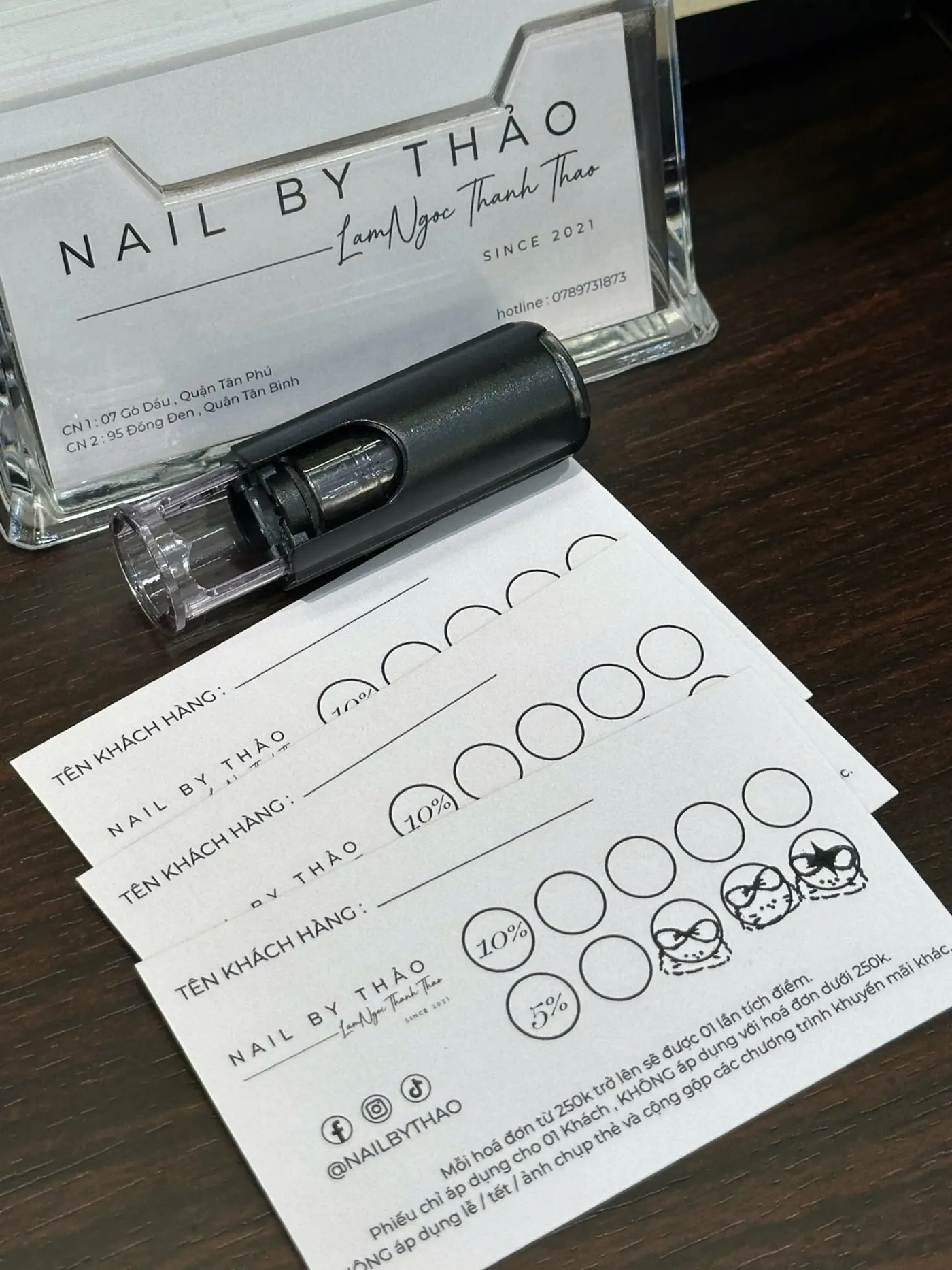 Chương trình tích điểm NAIL BY THẢO - thẻ khách hàng đóng dấu mốc 5% và 10% tại tiệm nail TPHCM