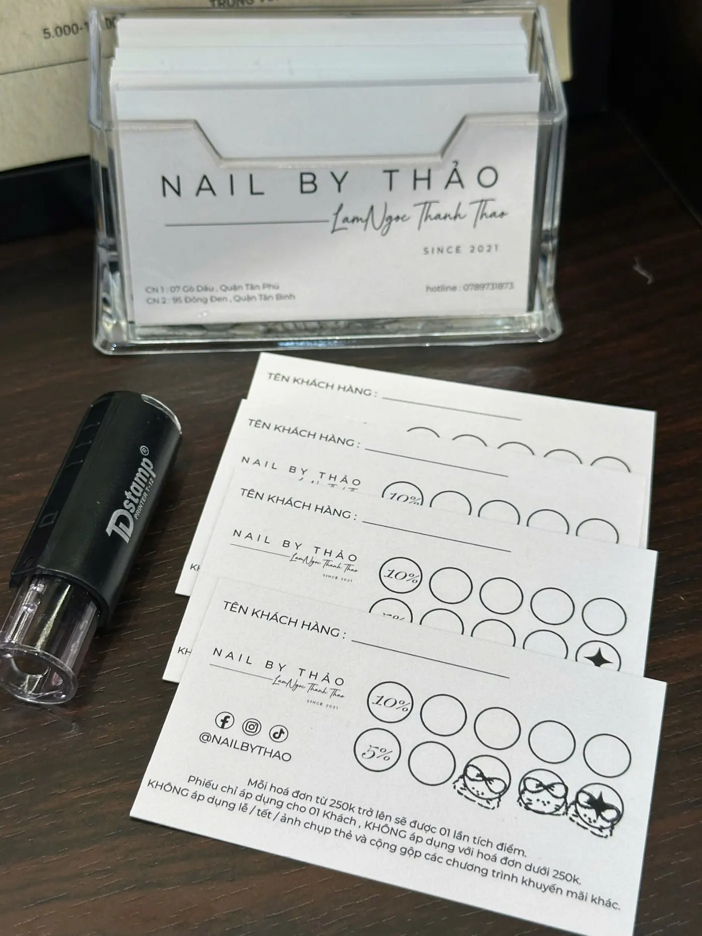Thẻ ưu đãi khách hàng NAIL BY THẢO và con dấu tích điểm tại chi nhánh Gò Dầu & Đồng Đen